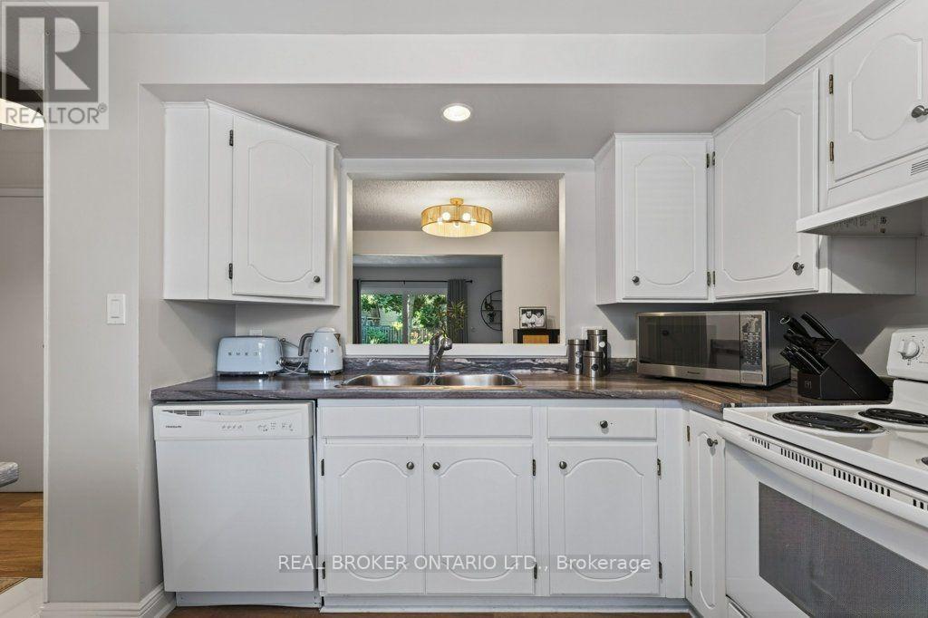 #101 50 LAKESHORE ROAD - 12