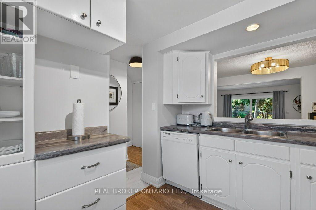 #101 50 LAKESHORE ROAD - 13