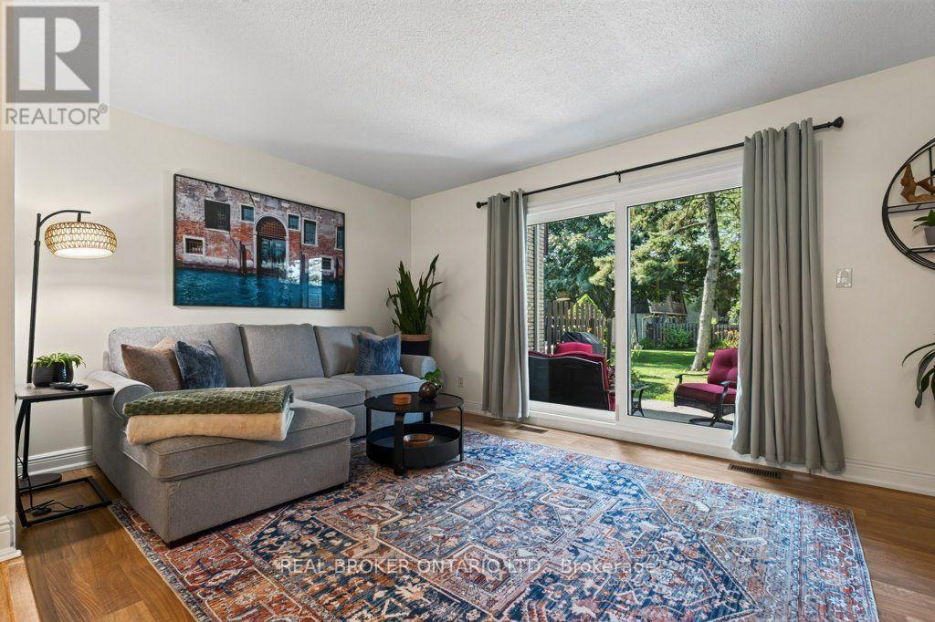 #101 50 LAKESHORE ROAD - 16