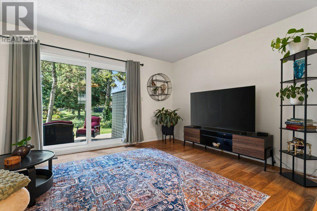 #101 50 LAKESHORE ROAD - 18