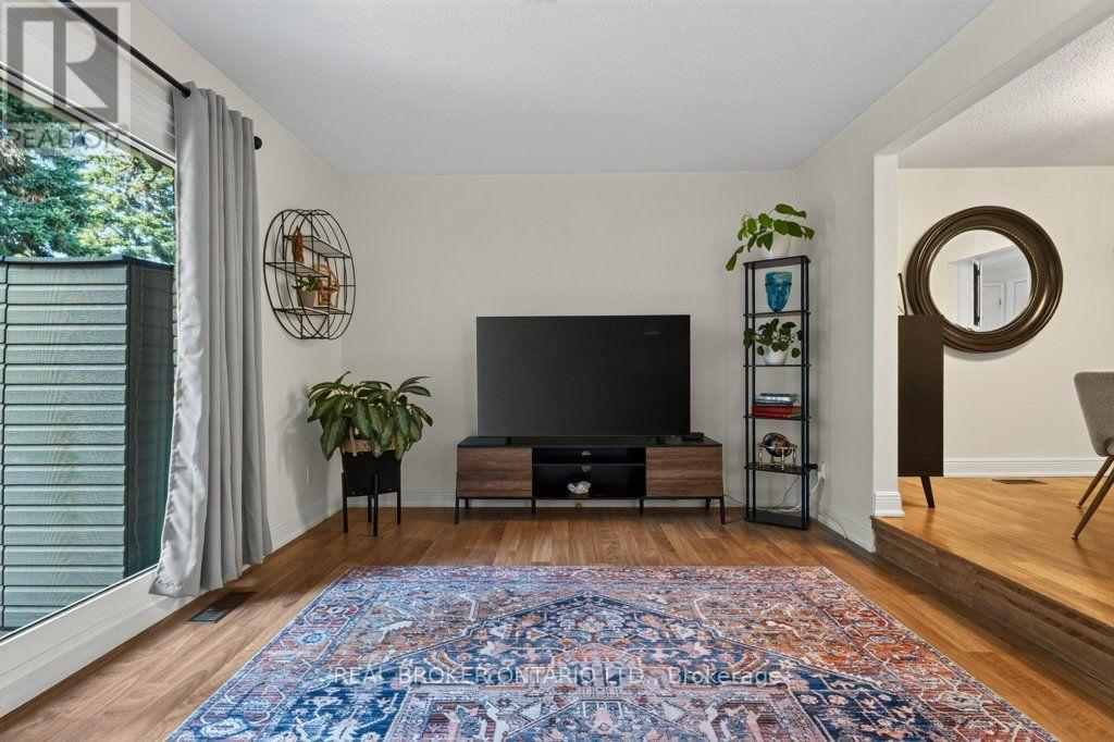 #101 50 LAKESHORE ROAD - 21