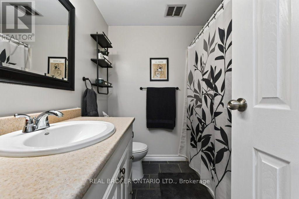 #101 50 LAKESHORE ROAD - 23