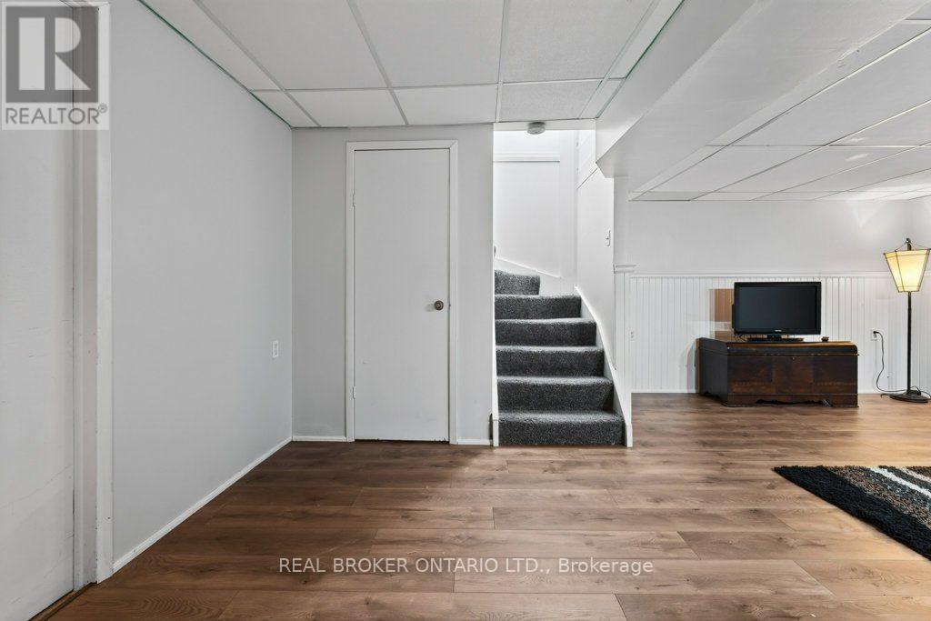 #101 50 LAKESHORE ROAD - 29