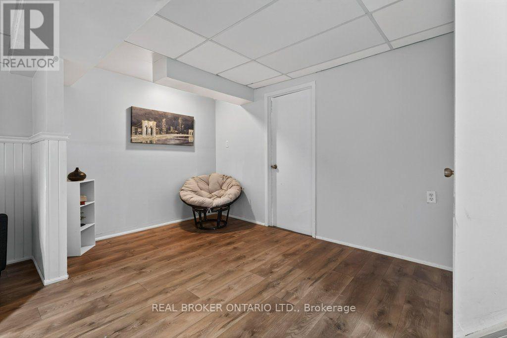#101 50 LAKESHORE ROAD - 31