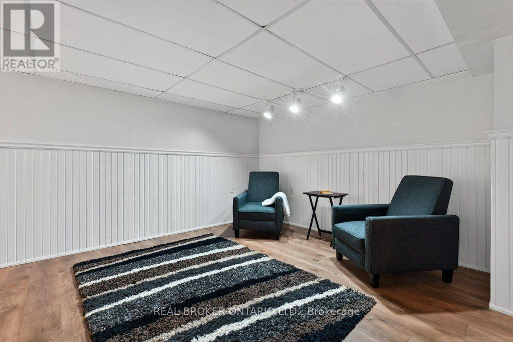 #101 50 LAKESHORE ROAD - 33