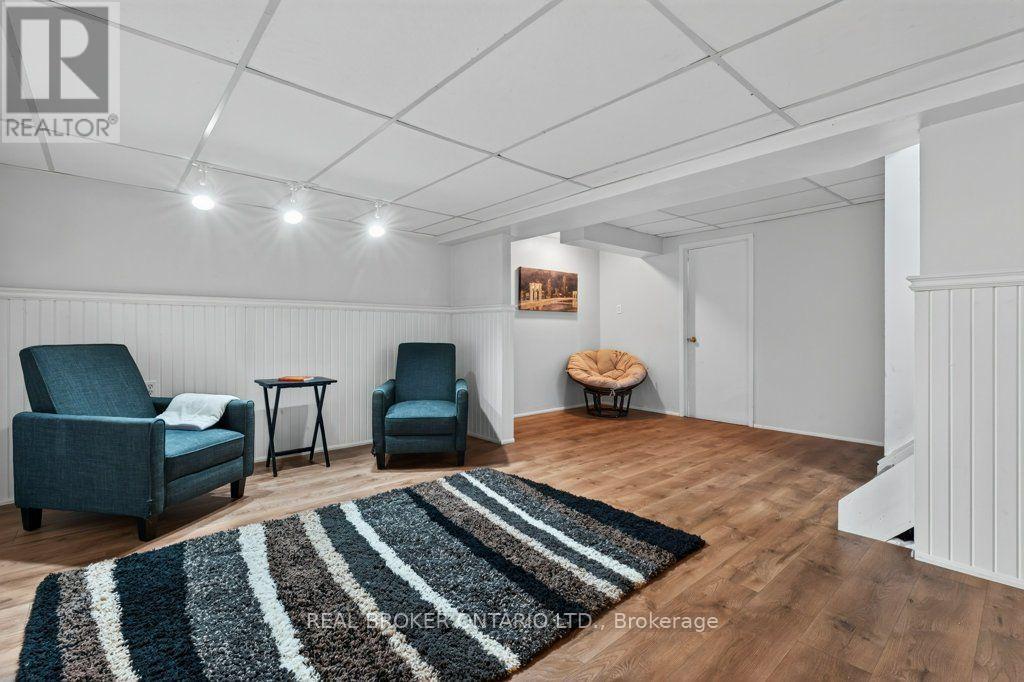#101 50 LAKESHORE ROAD - 34