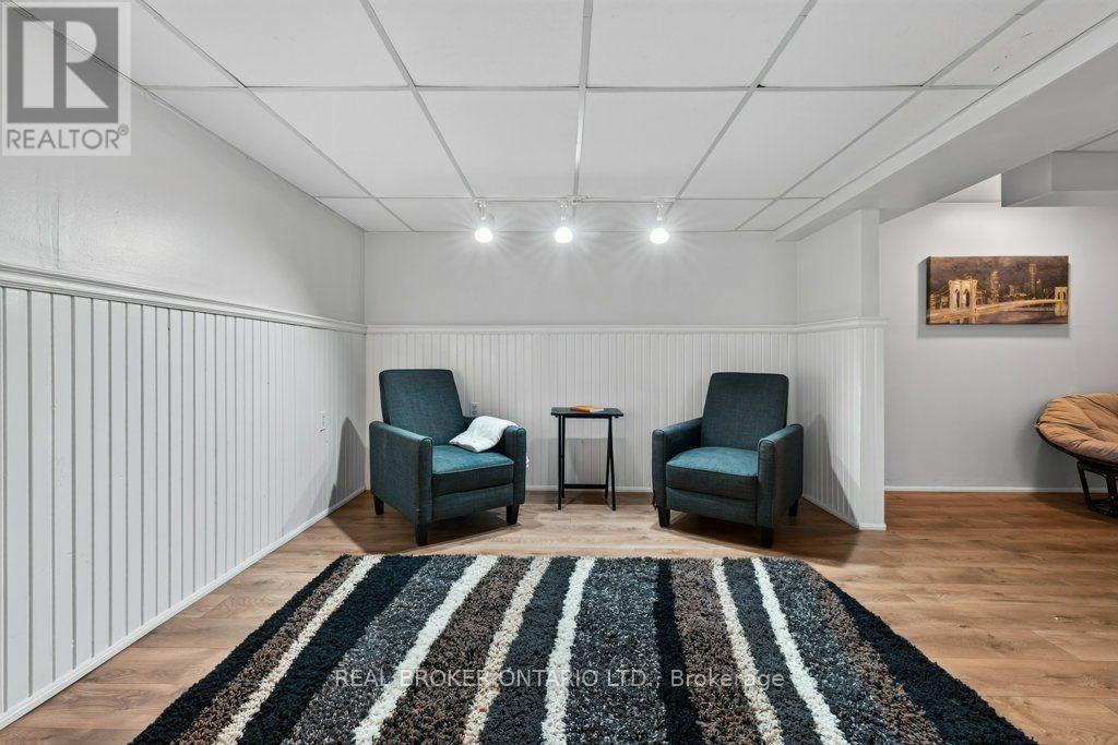 #101 50 LAKESHORE ROAD - 35