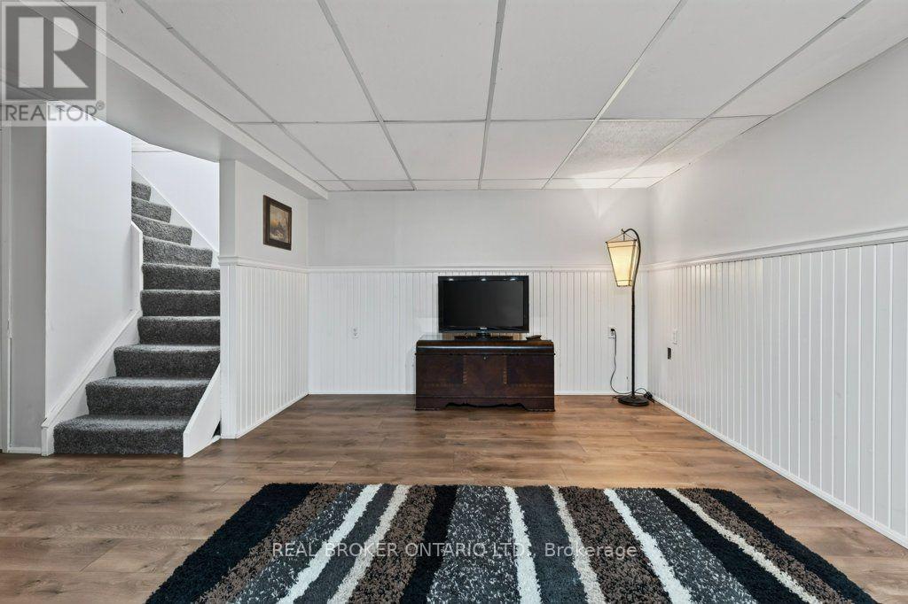 #101 50 LAKESHORE ROAD - 36