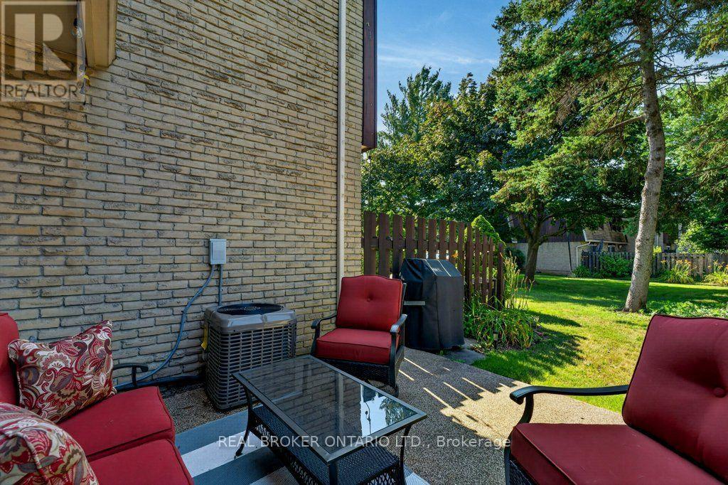#101 50 LAKESHORE ROAD - 39