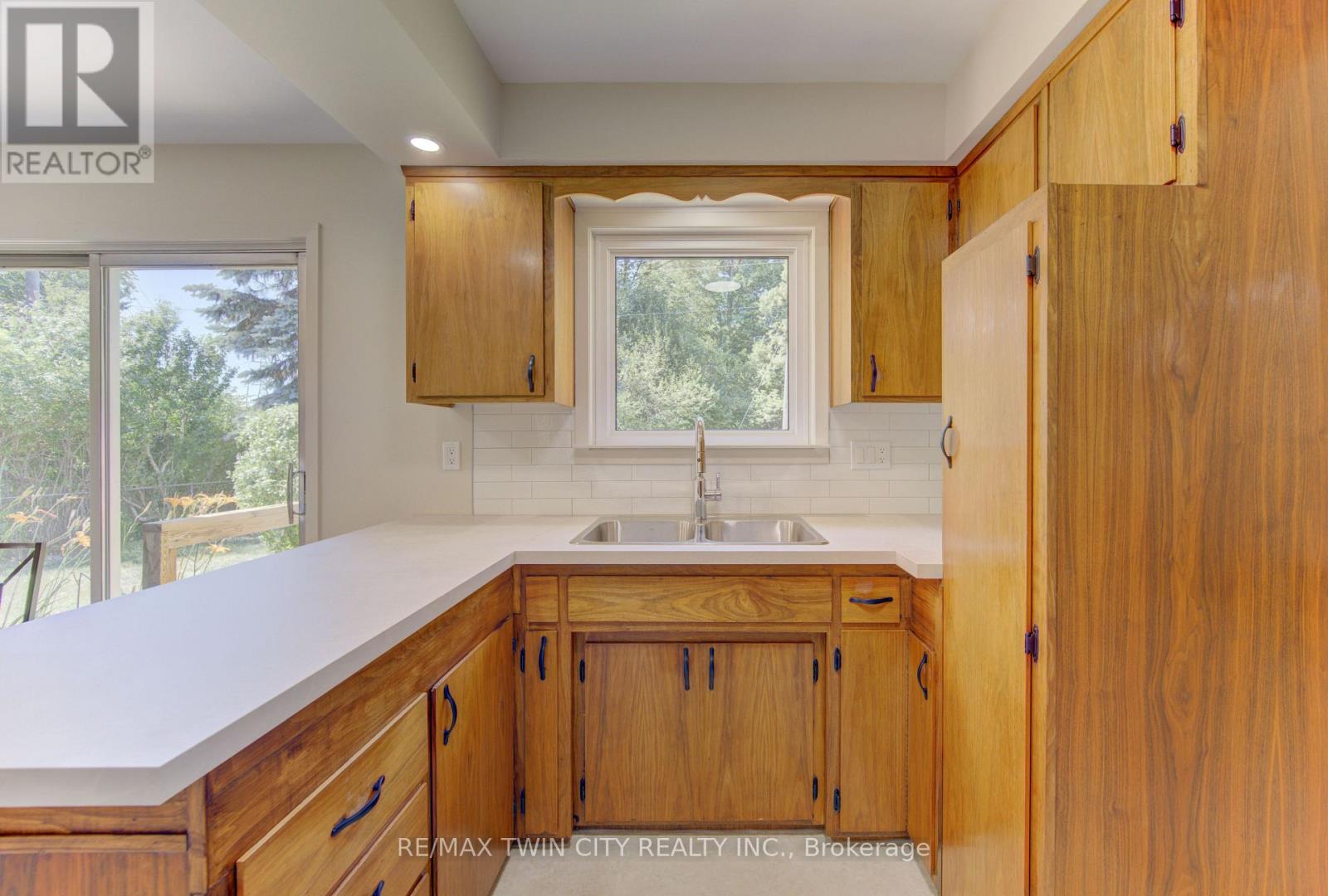 26 PENROSE AVENUE - 11