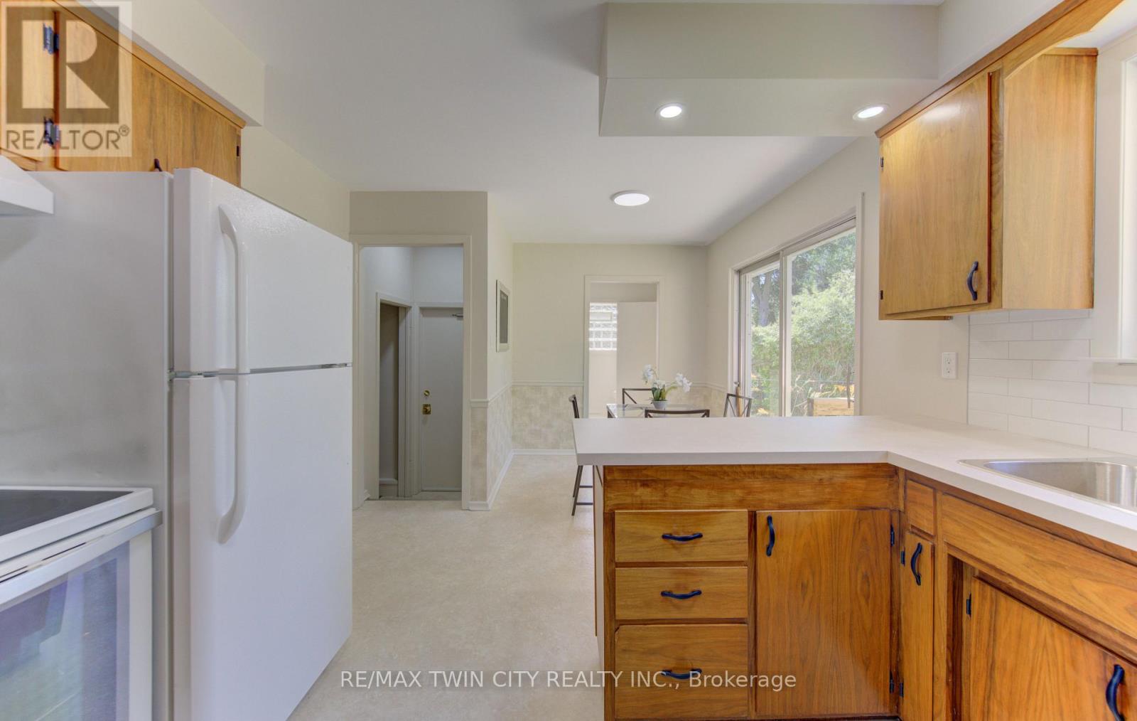 26 PENROSE AVENUE - 13