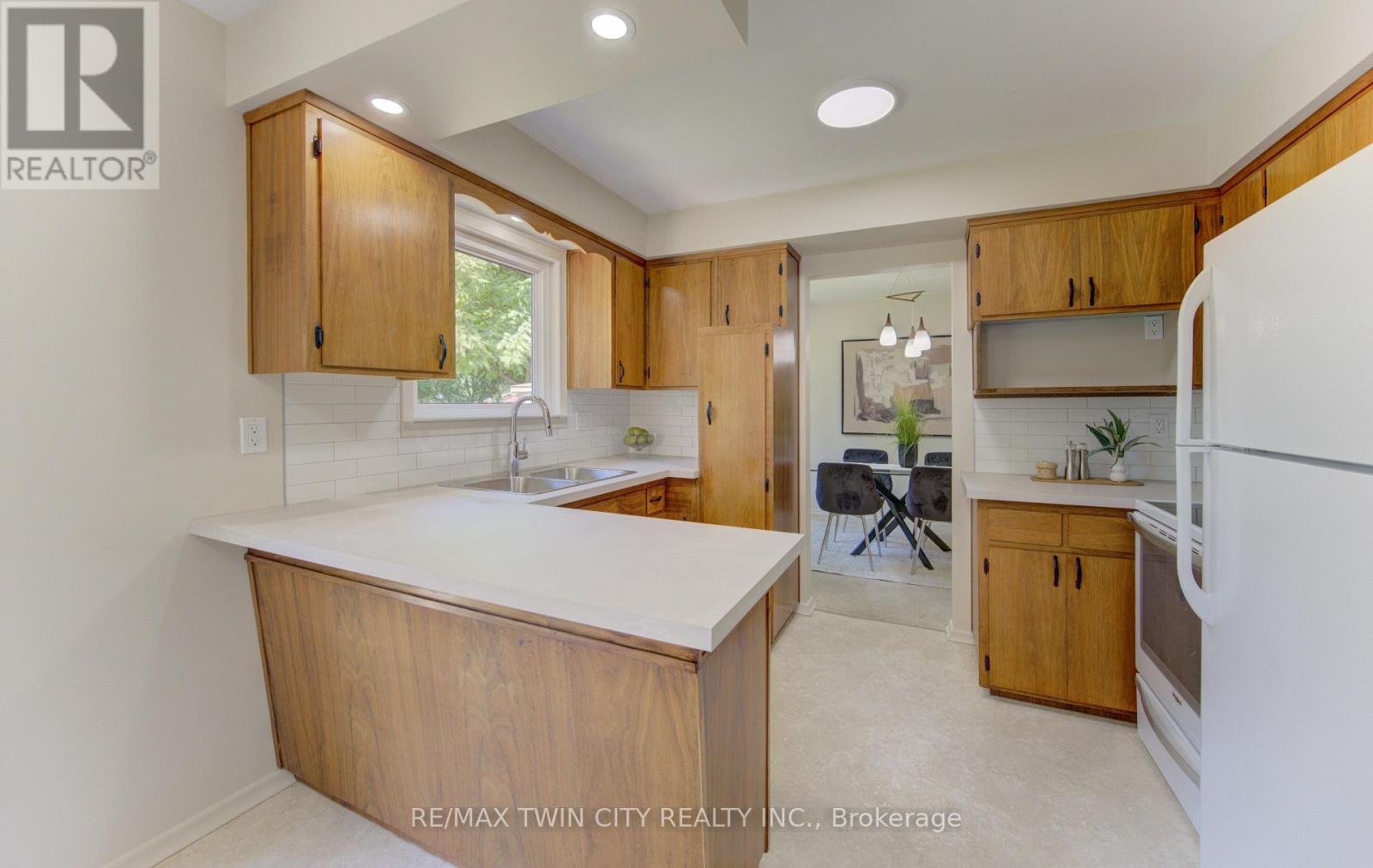 26 PENROSE AVENUE - 15