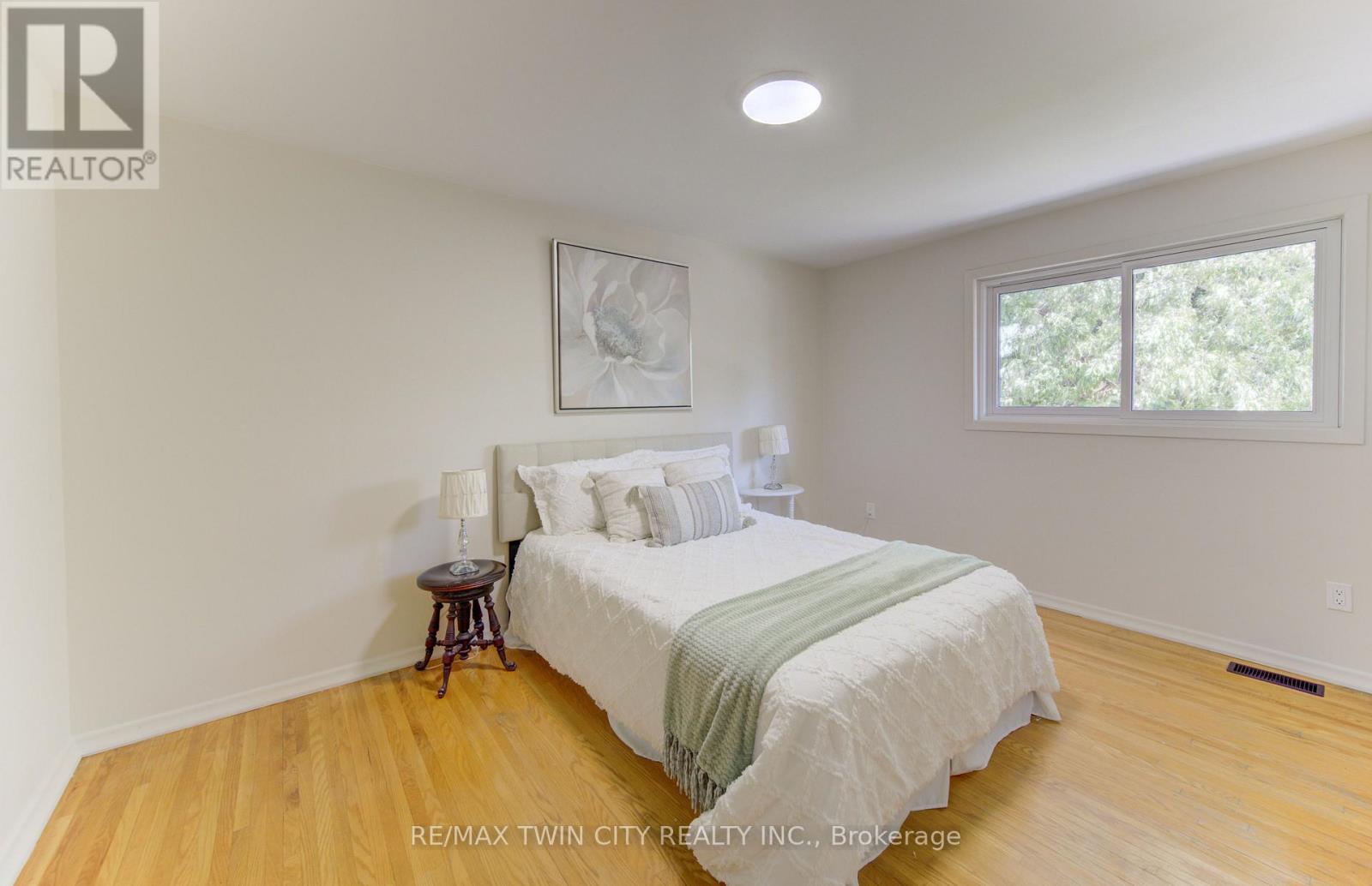 26 PENROSE AVENUE - 19