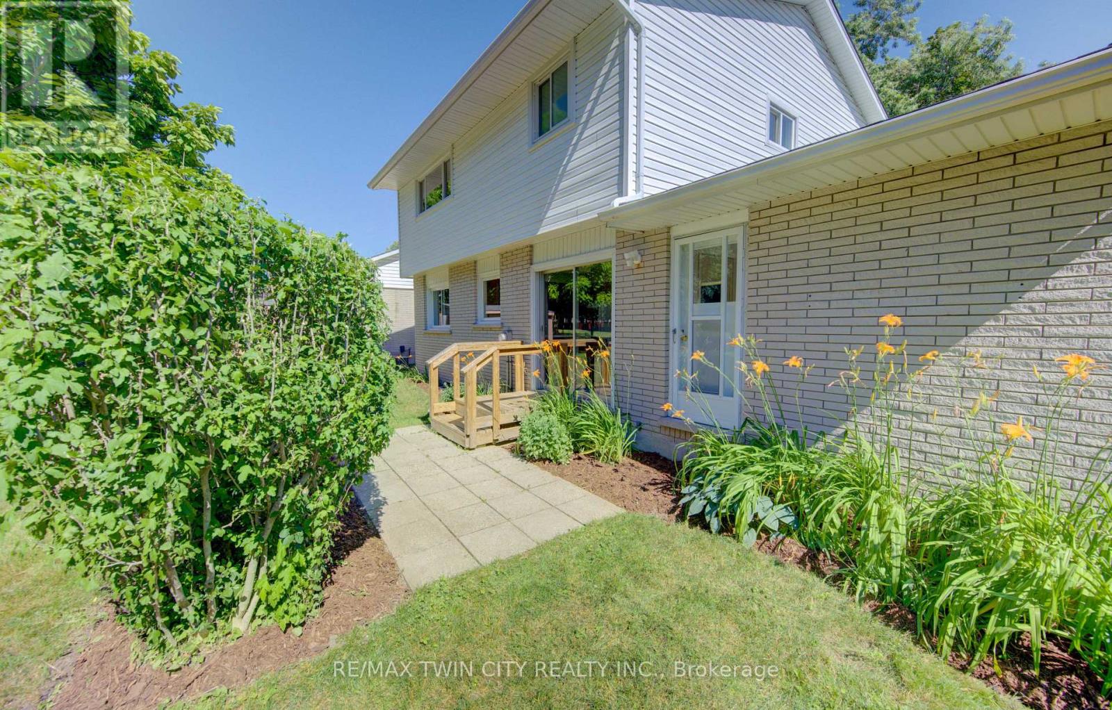 26 PENROSE AVENUE - 34