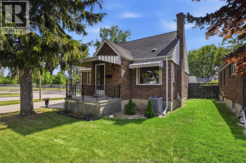 889 PATRICE DRIVE - 3