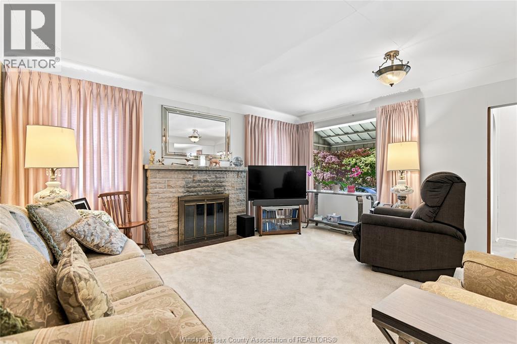 889 PATRICE DRIVE - 10