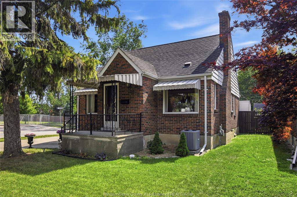 889 PATRICE DRIVE - 1