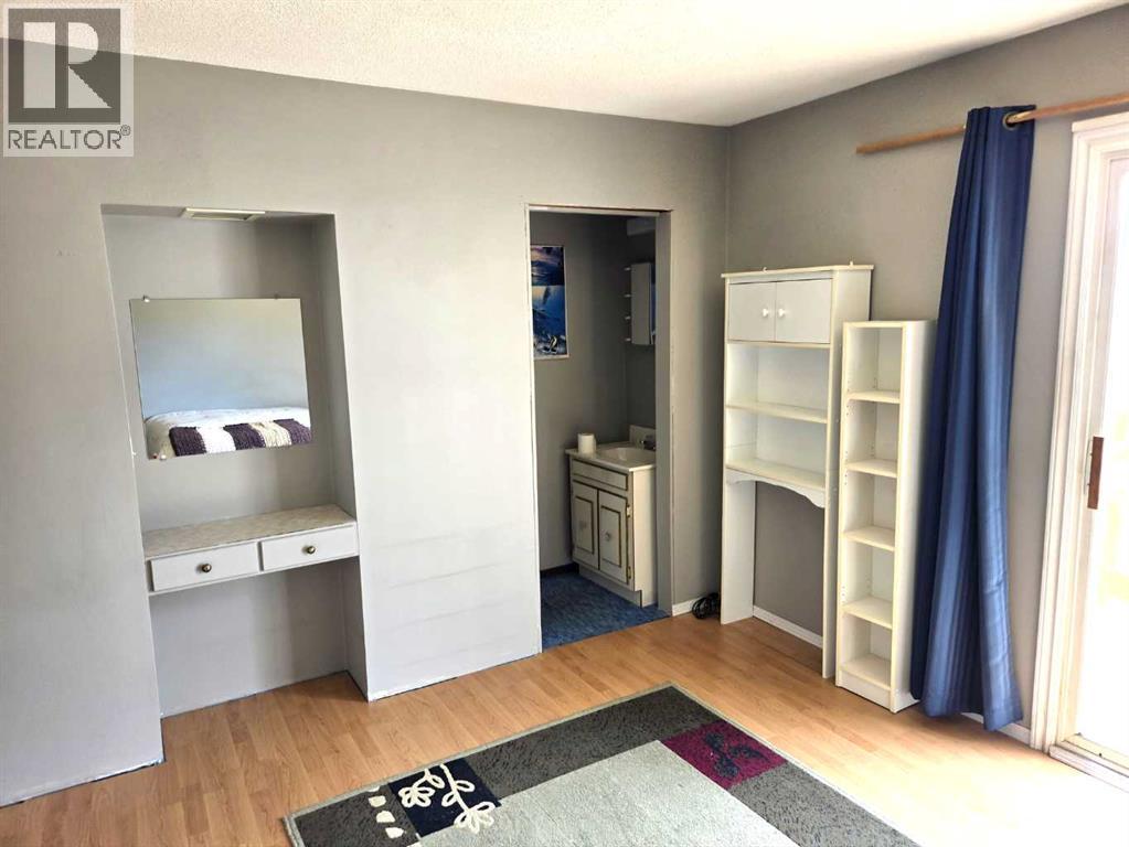 5039 56 Street E - 17