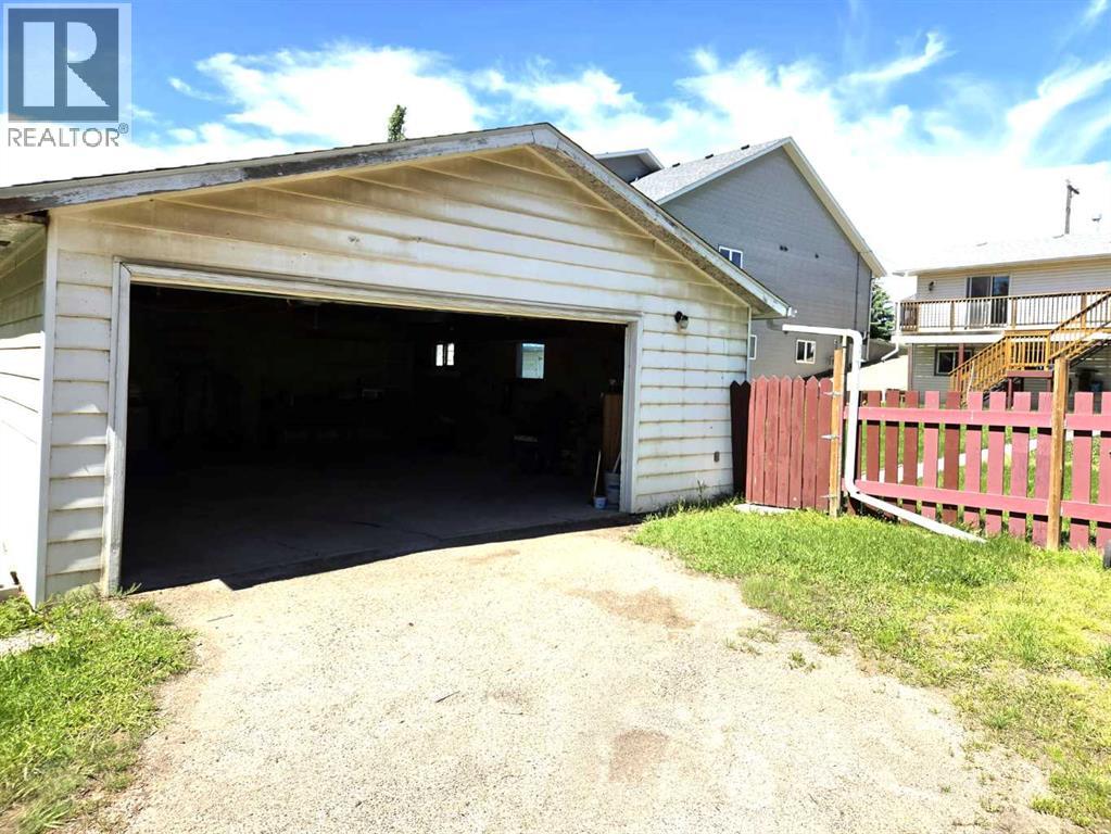 5039 56 Street E - 42