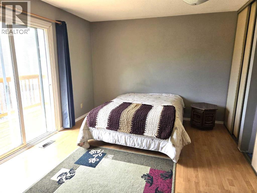 5039 56 Street E - 16