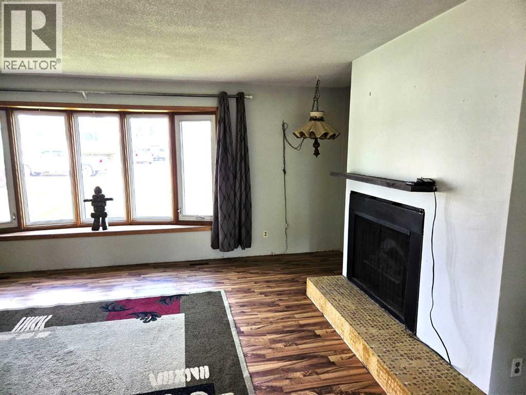 5039 56 Street E - 8