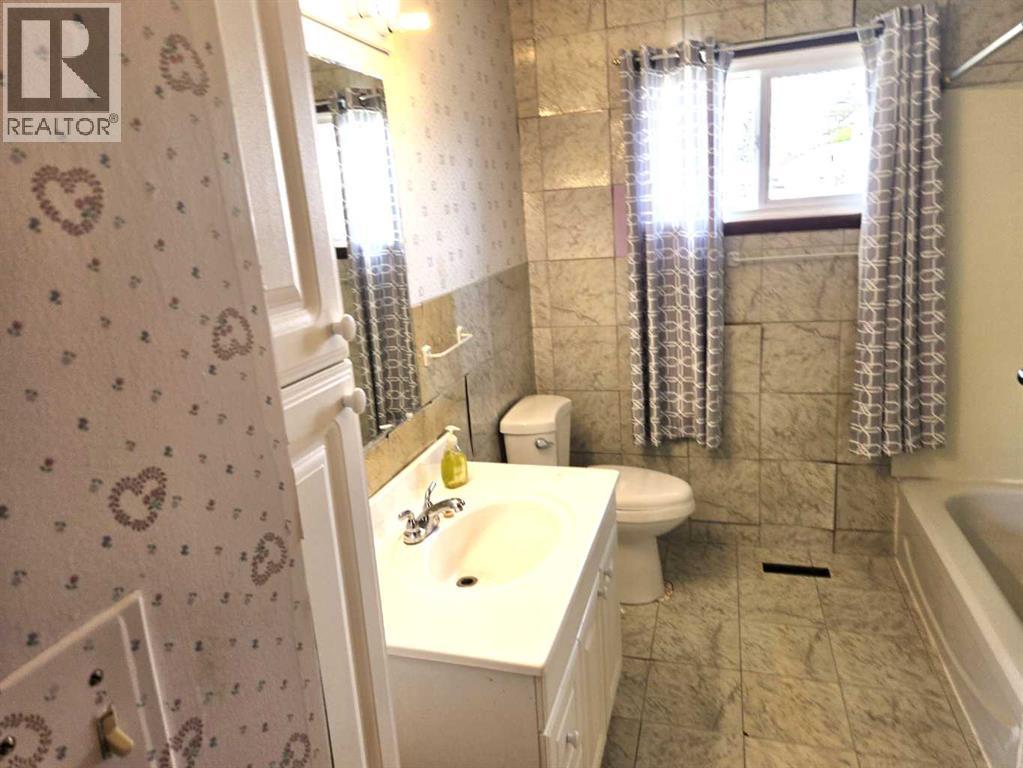 5039 56 Street E - 20