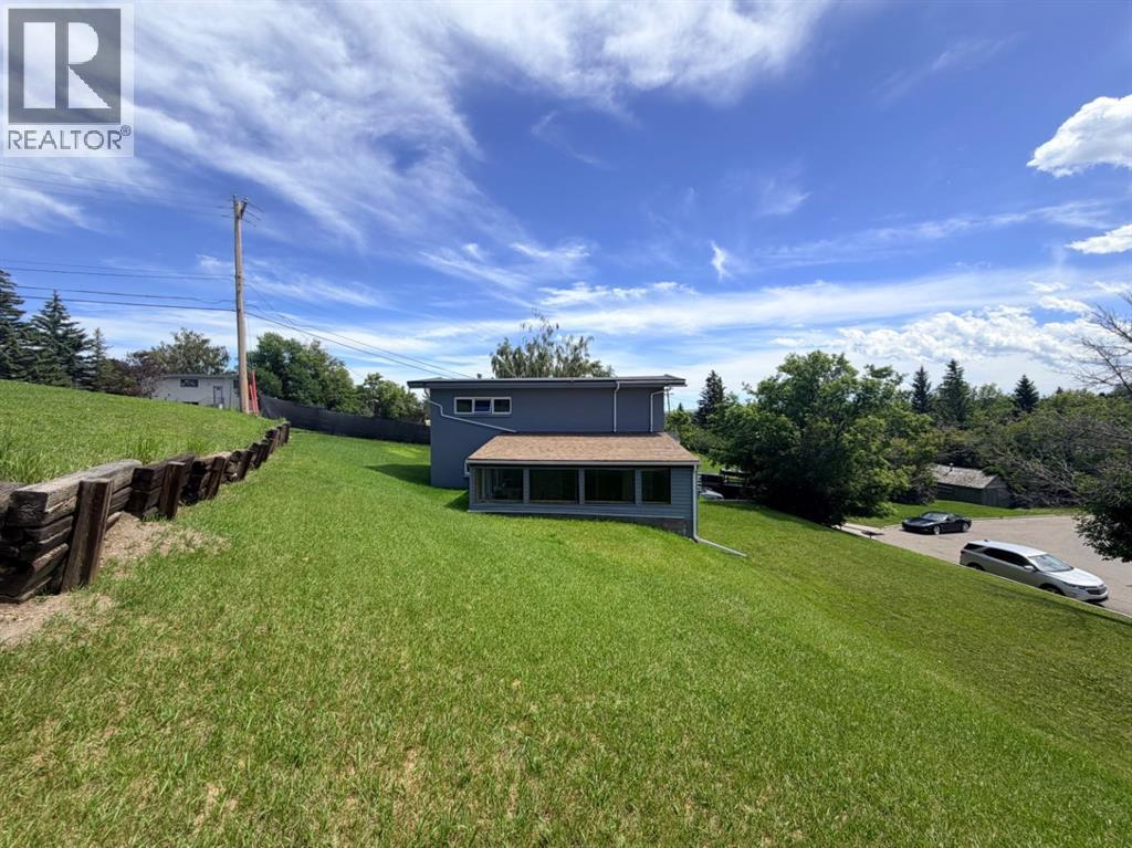 771 Dundas Street - 5