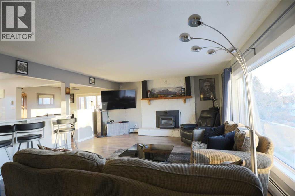 771 Dundas Street - 9