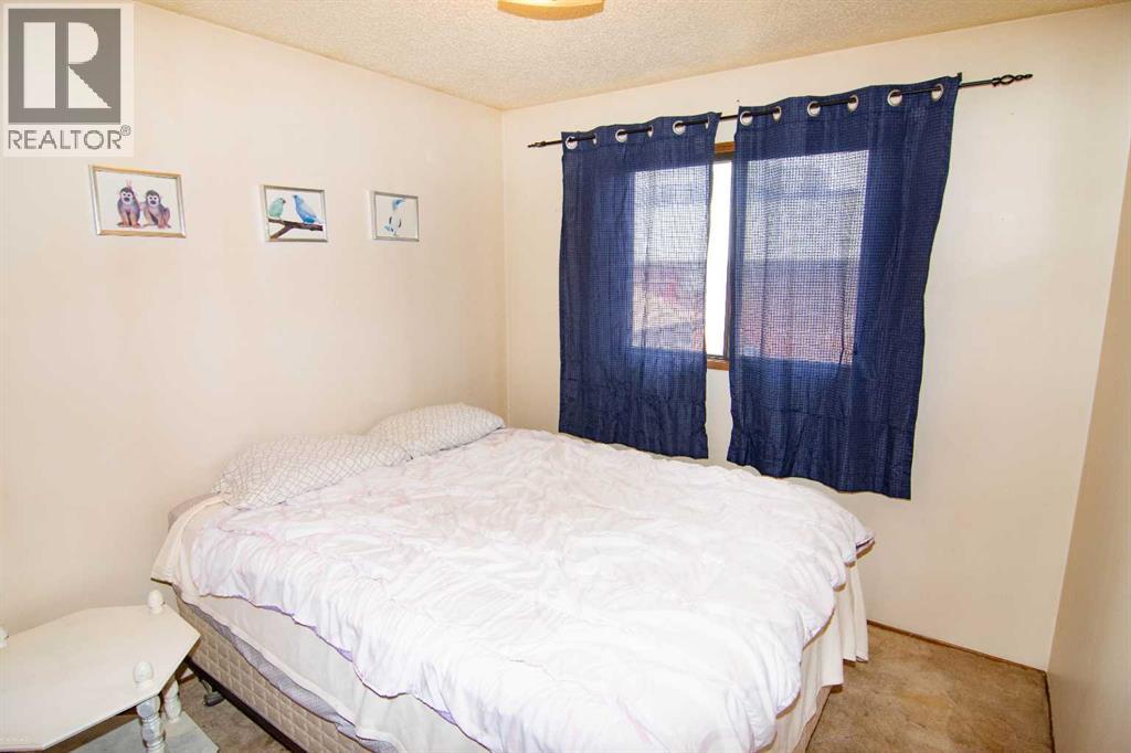 5502 Temple Road NE - 16