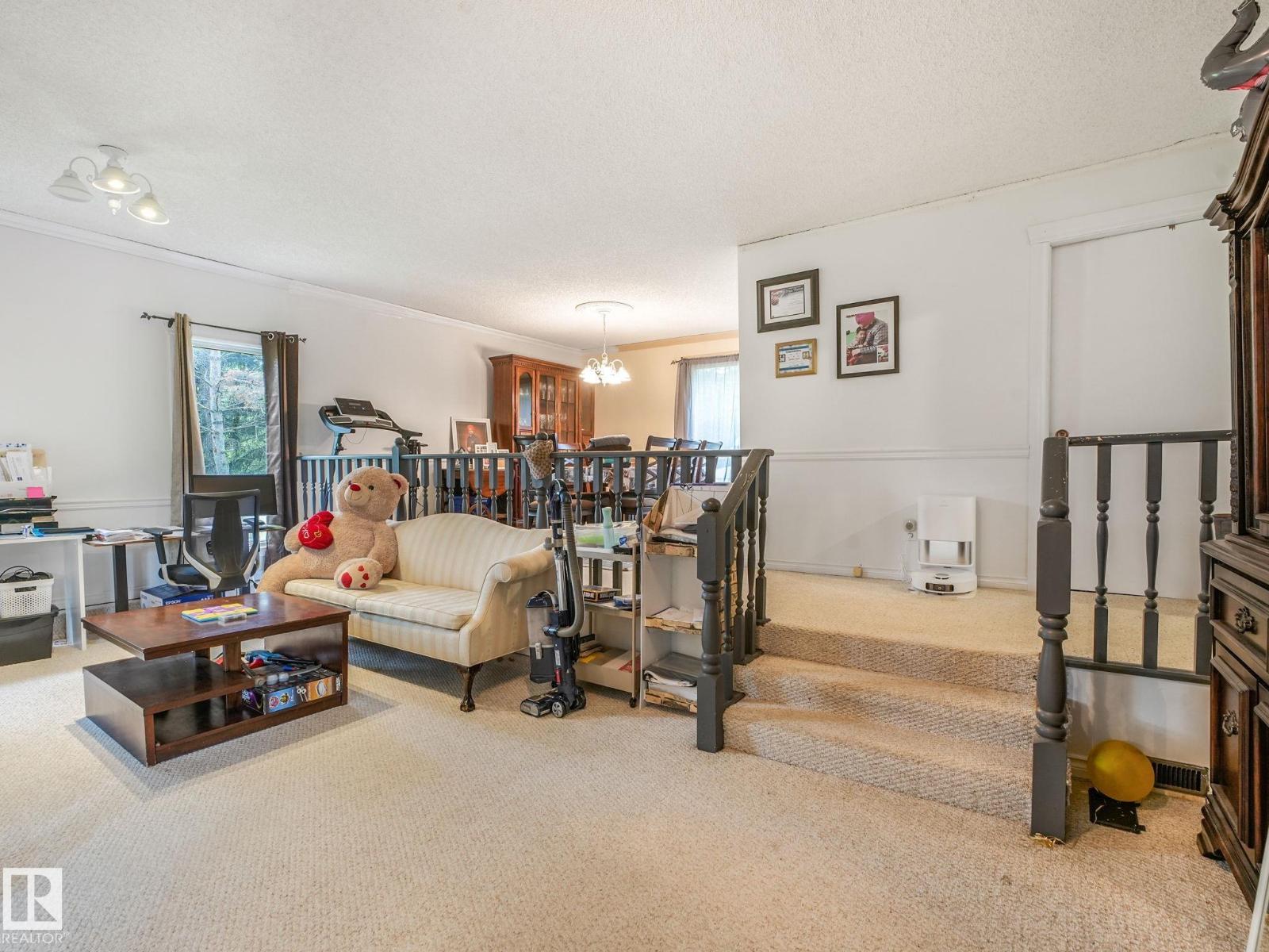 10912 5 AV SW SW - 43