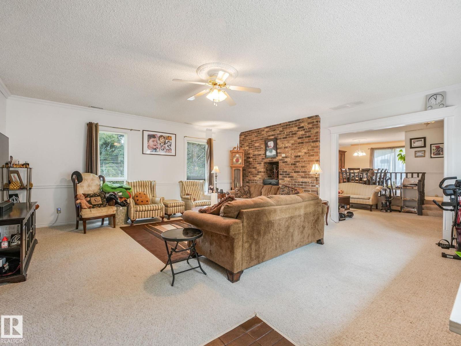 10912 5 AV SW SW - 40