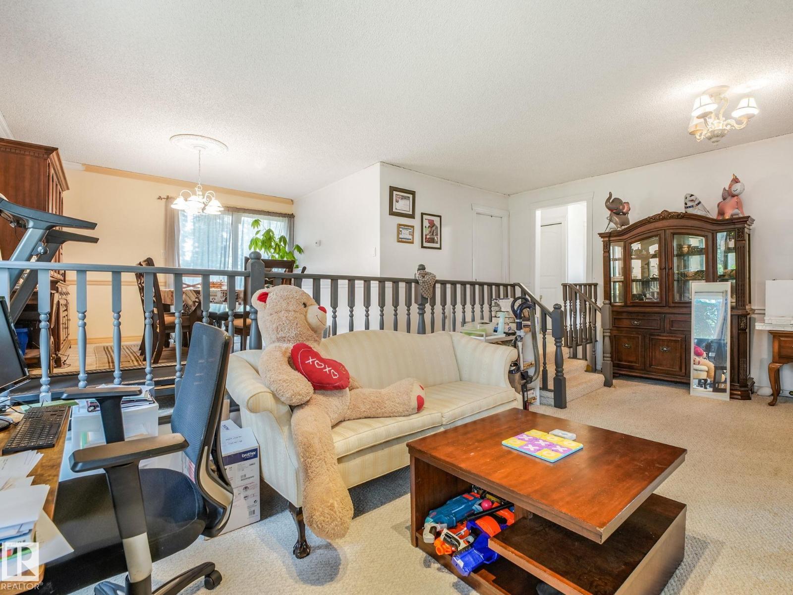 10912 5 AV SW SW - 45