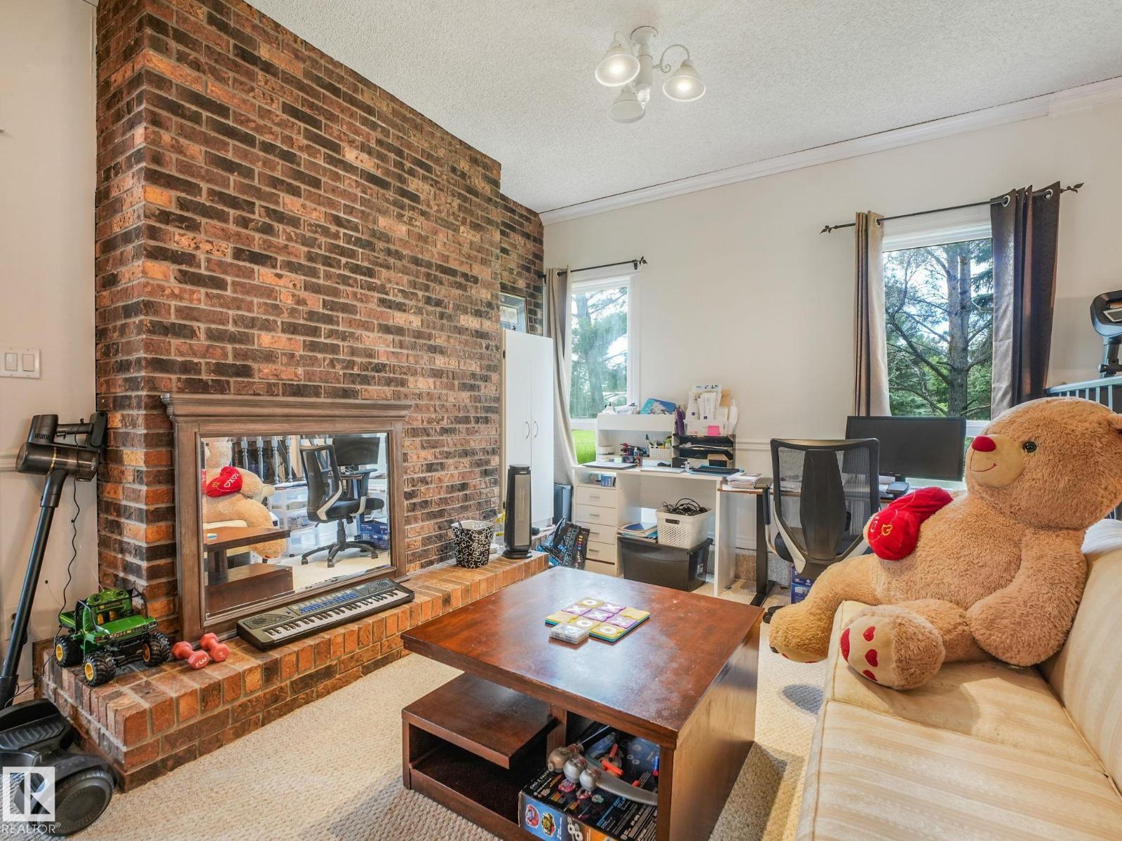 10912 5 AV SW SW - 44