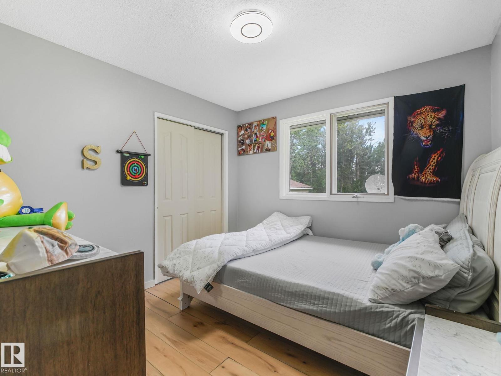 10912 5 AV SW SW - 52