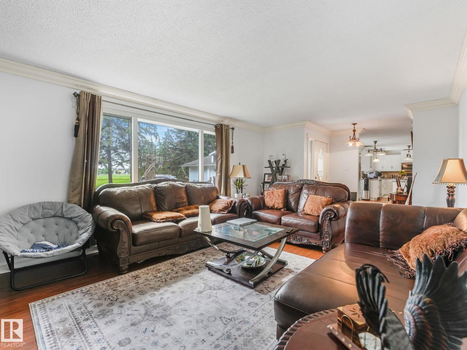 10912 5 AV SW SW - 28