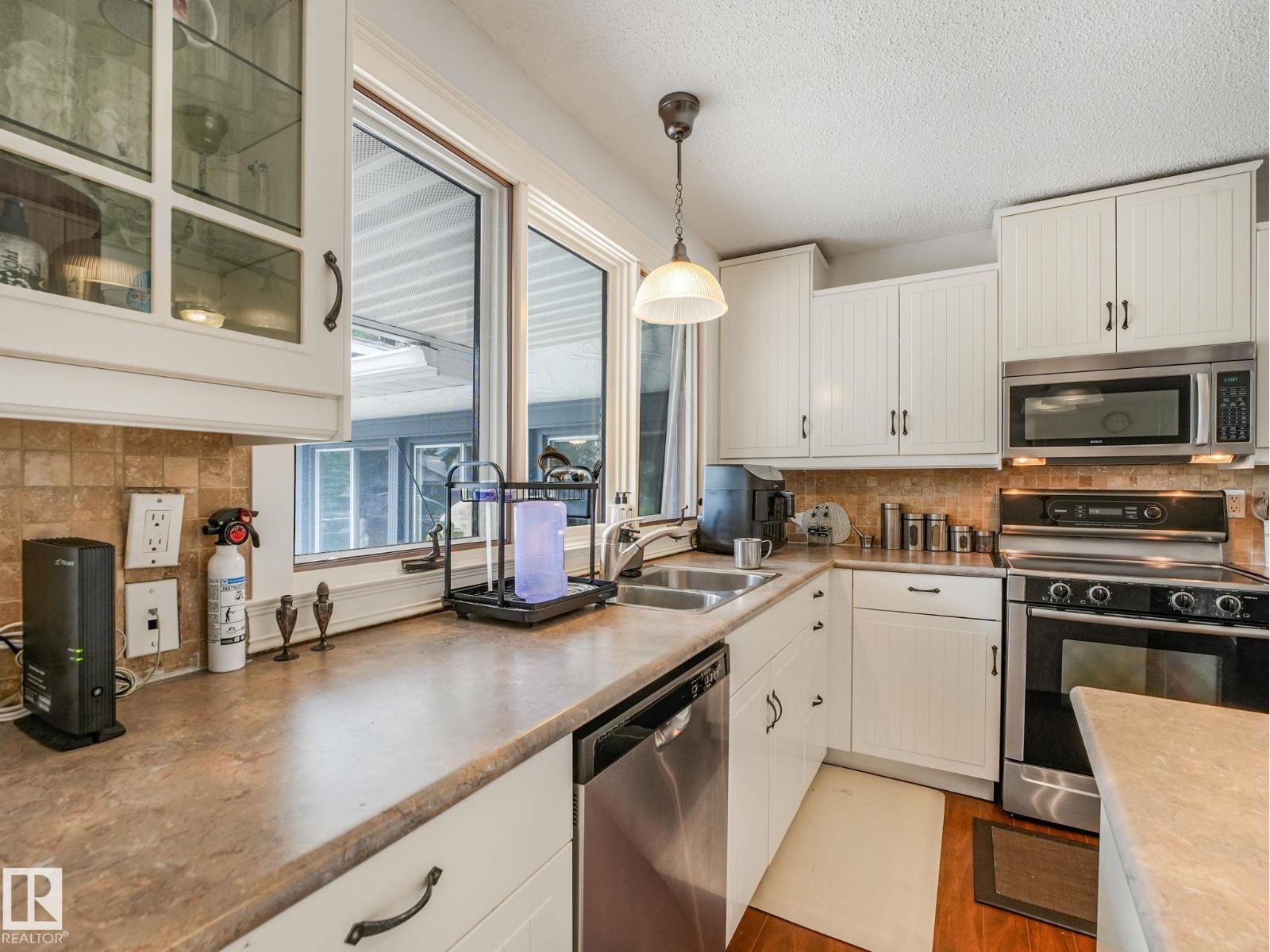 10912 5 AV SW SW - 38