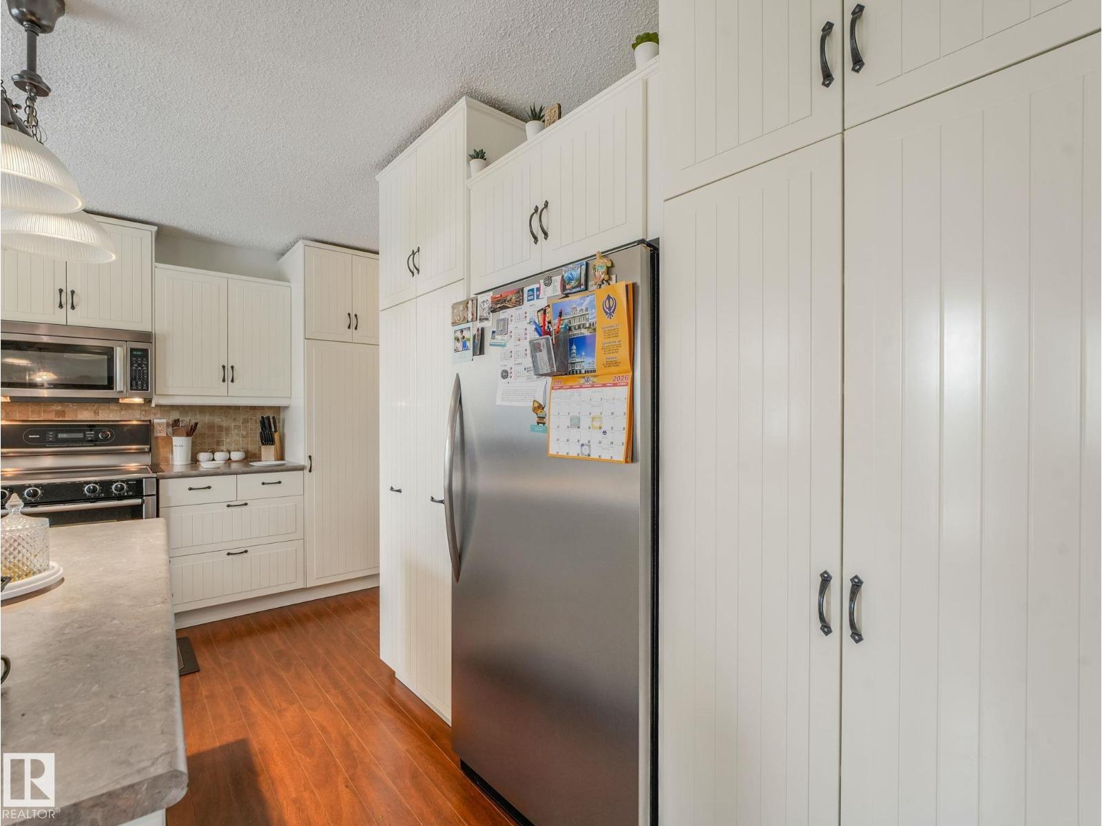 10912 5 AV SW SW - 39