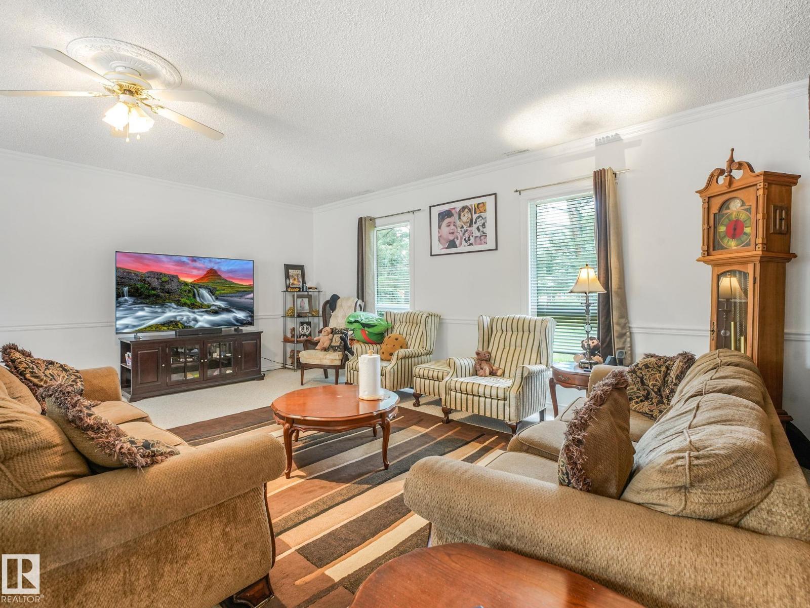10912 5 AV SW SW - 42