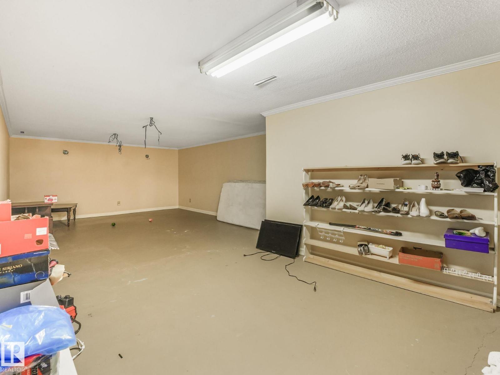 10912 5 AV SW SW - 64