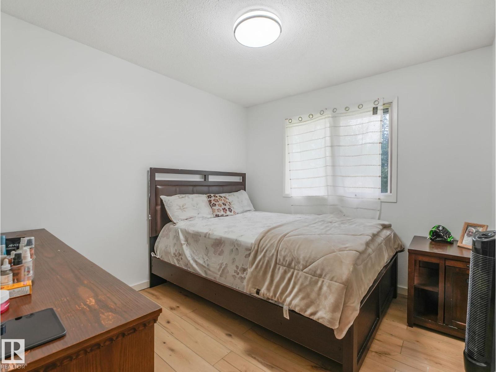 10912 5 AV SW SW - 54