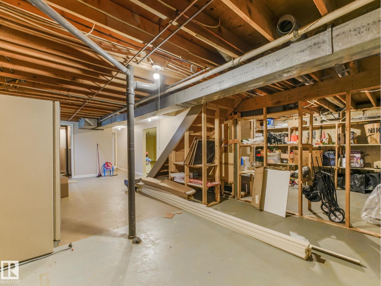 10912 5 AV SW SW - 62