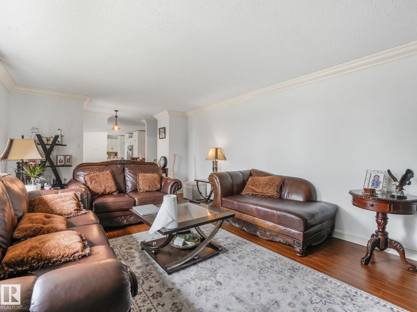 10912 5 AV SW SW - 29