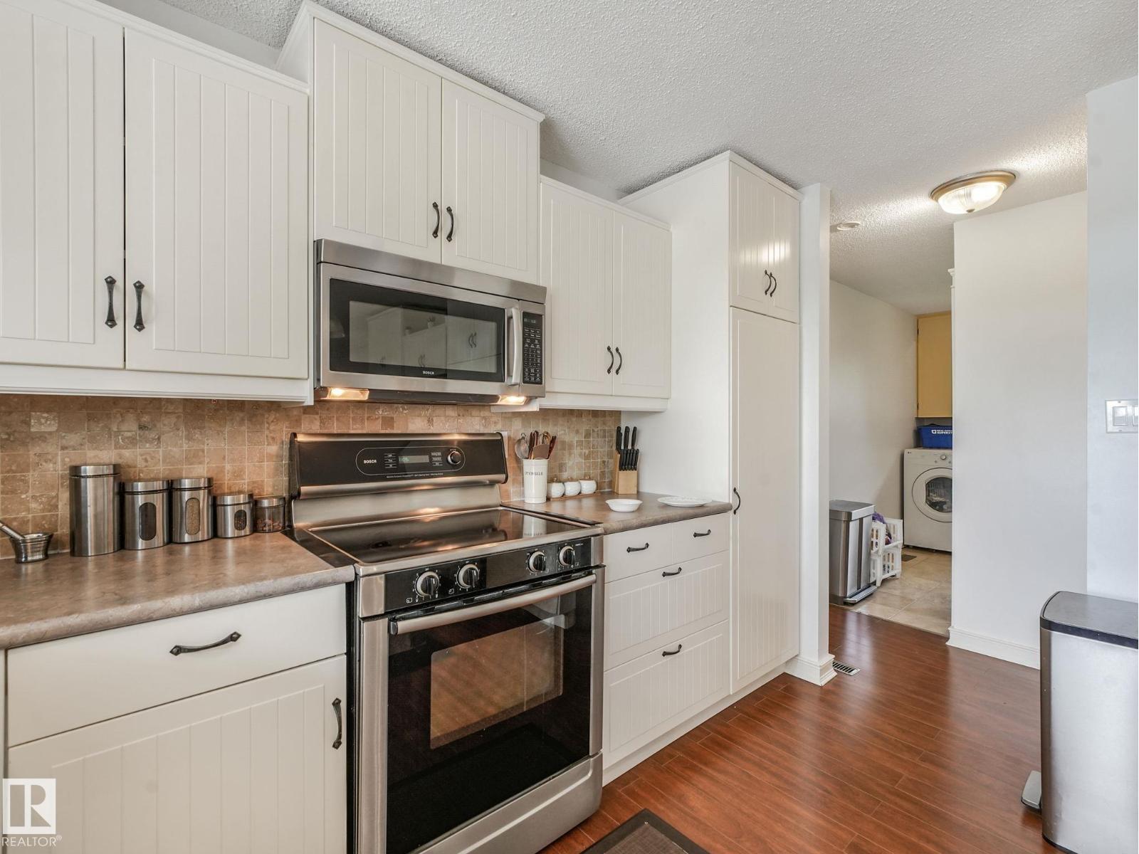 10912 5 AV SW SW - 37