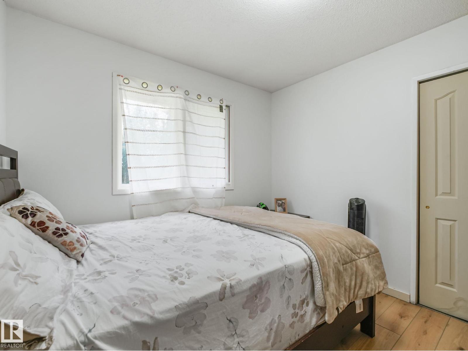10912 5 AV SW SW - 55
