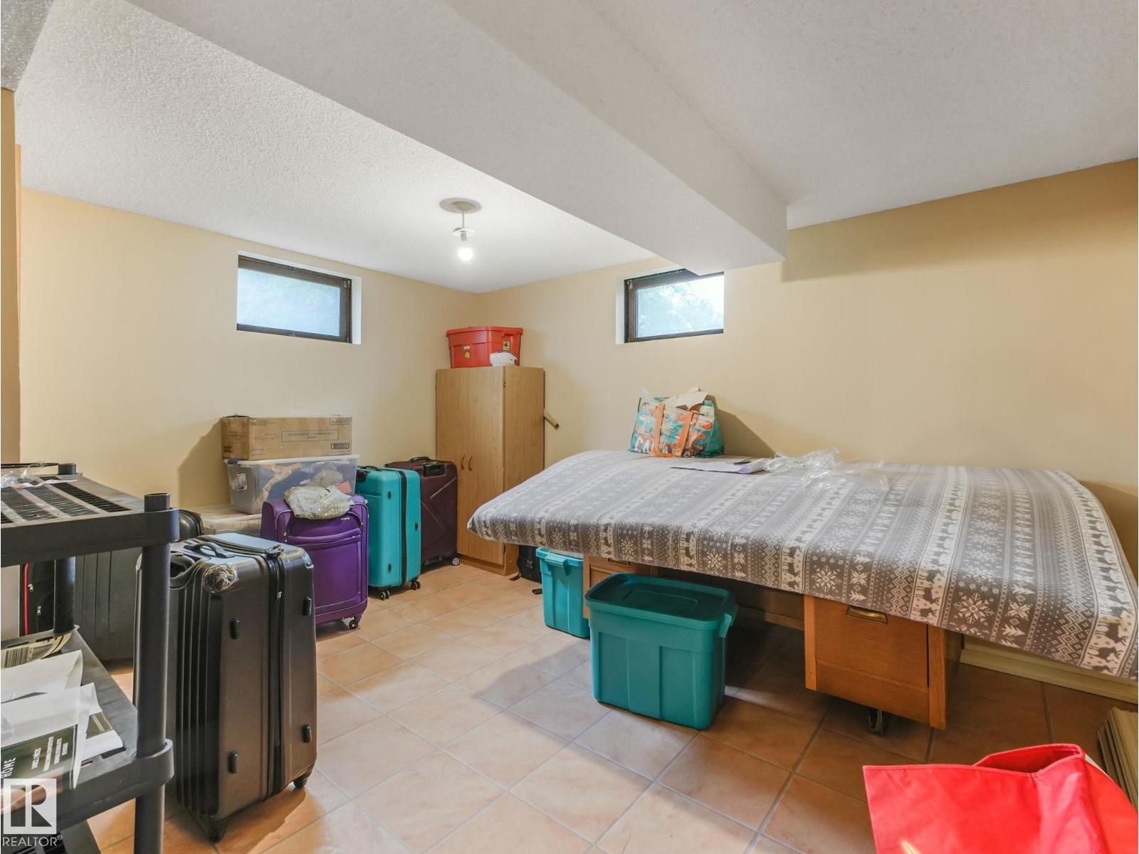 10912 5 AV SW SW - 63