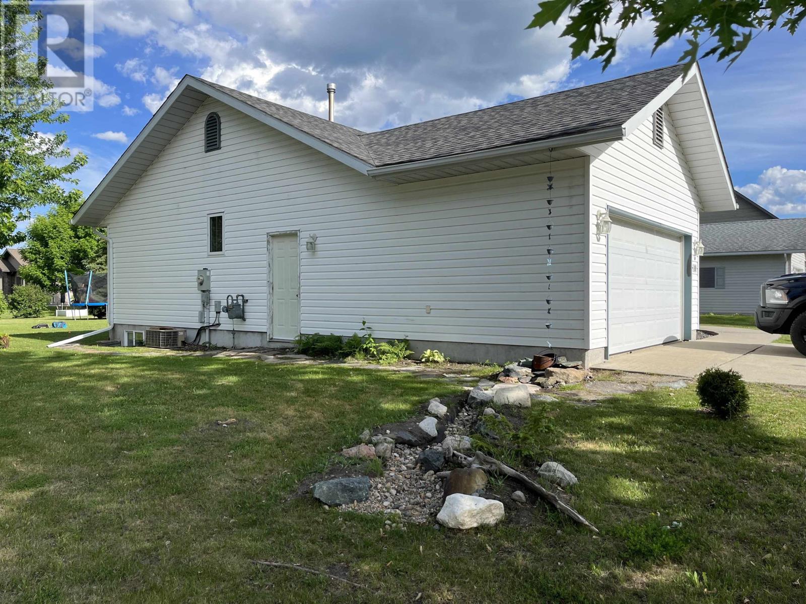 8 Maple Place - 23