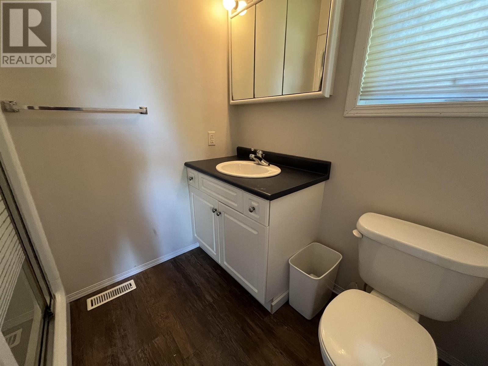 8 Maple Place - 16