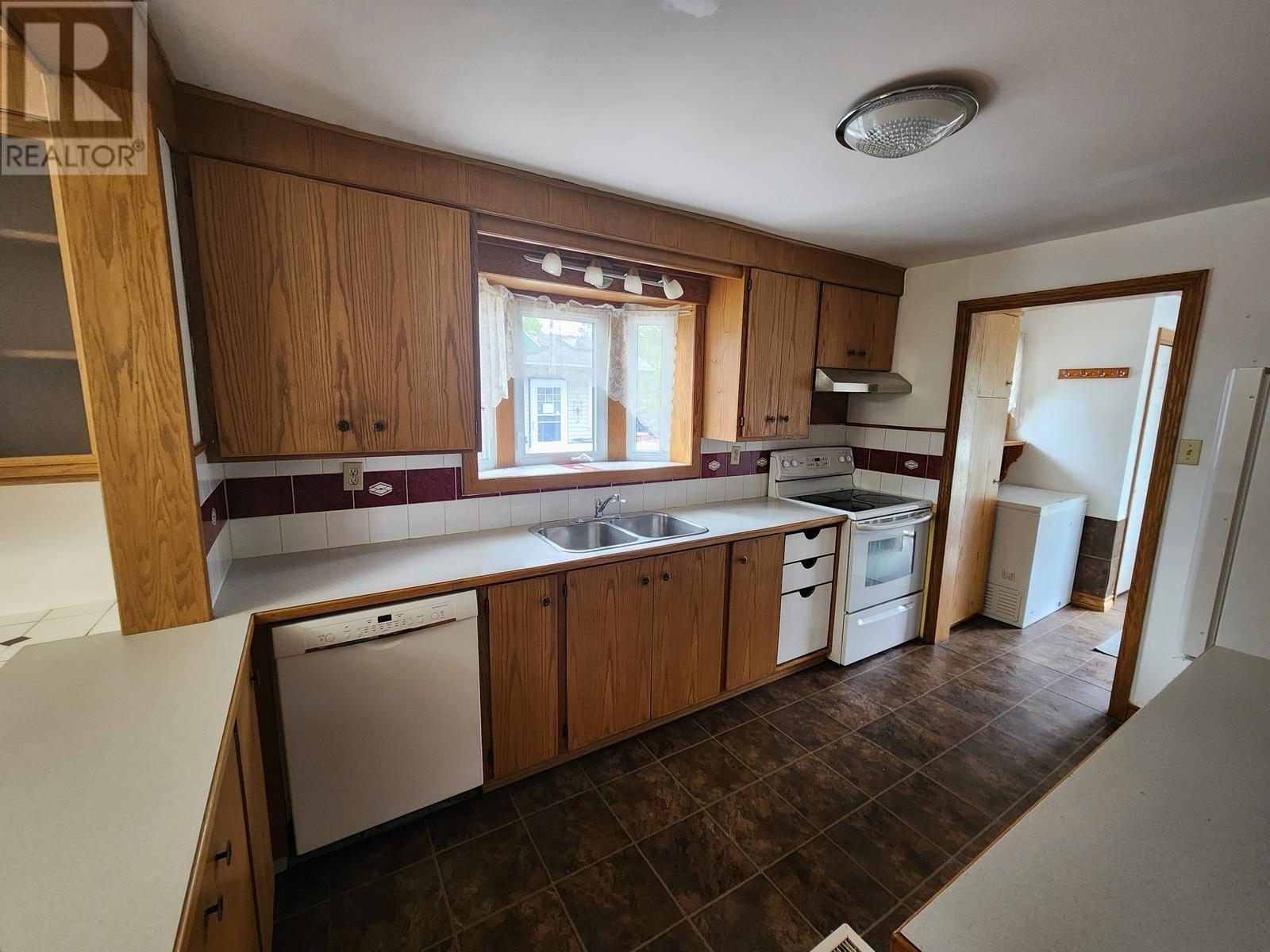 58 LAURIER AVE - 29