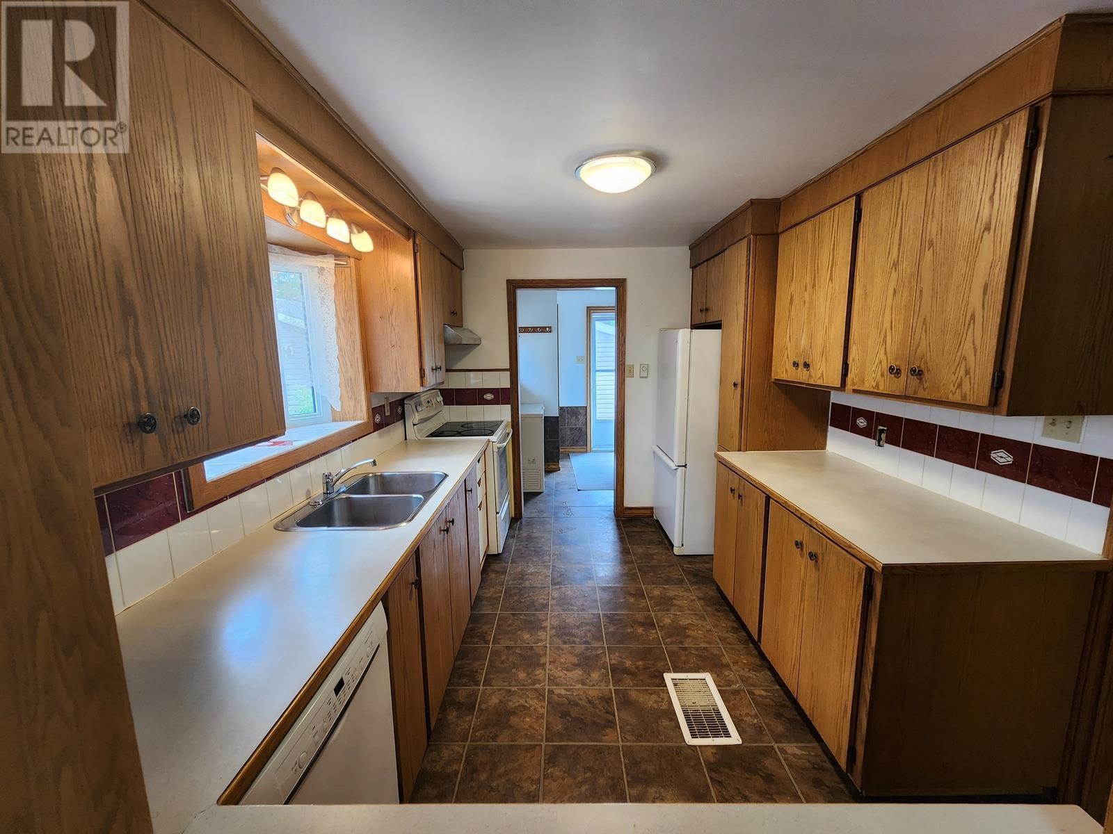 58 LAURIER AVE - 31