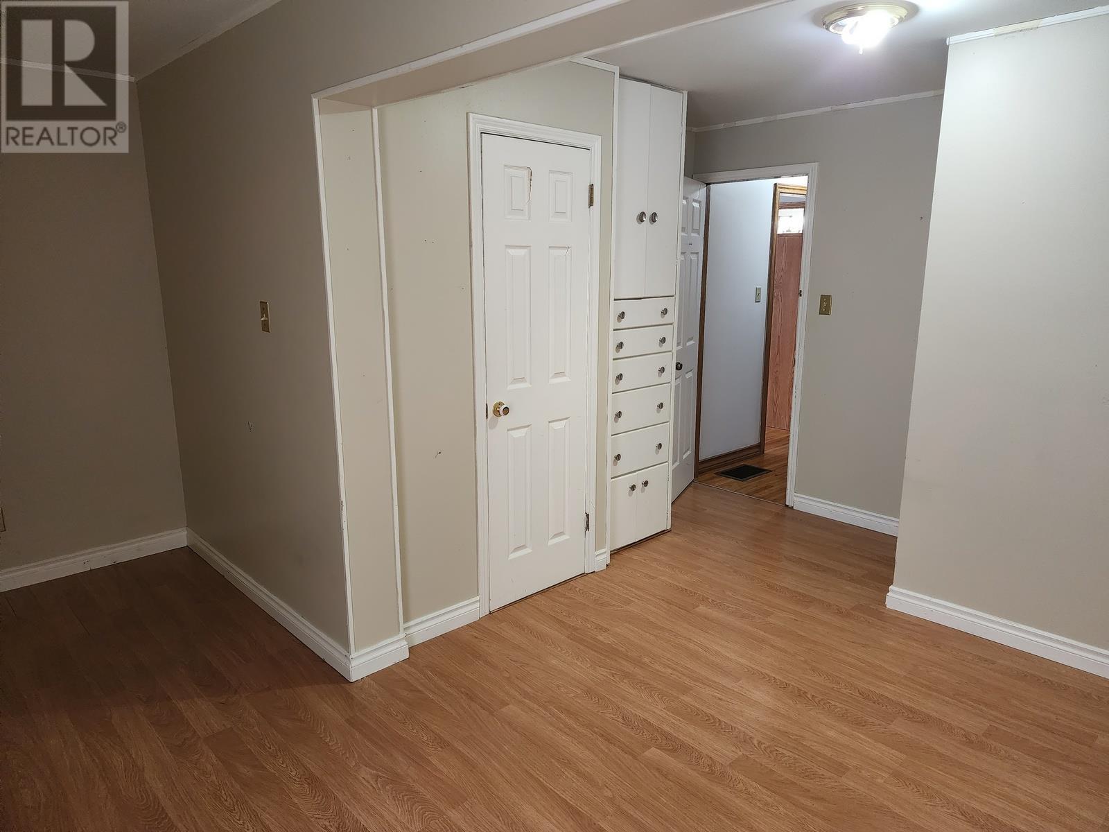 58 LAURIER AVE - 28